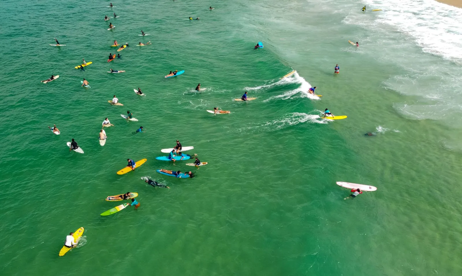 How to Read Surf Conditions Before a Lesson